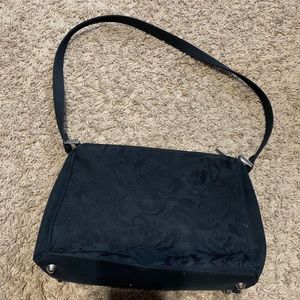 Pursue with shoulder strap